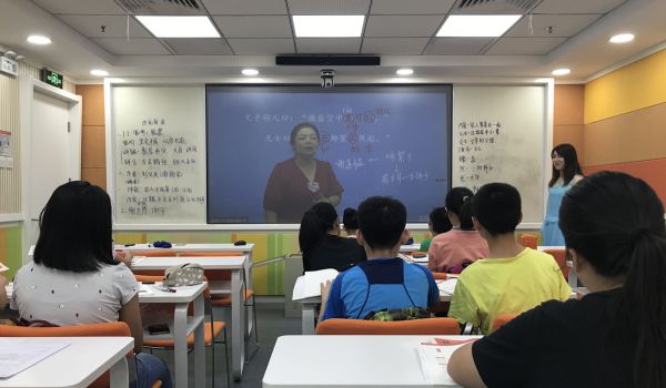 60万线下教培机构,应战K12网校 | 36氪新风向