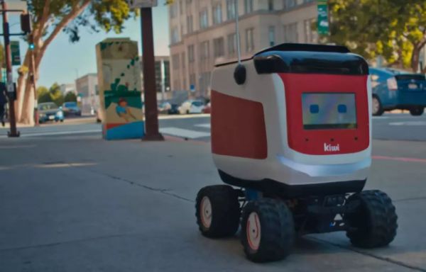 雇佣劳工冒充AI？校园外卖机器人竟是远程人工操纵