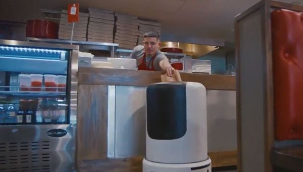 雇佣劳工冒充AI？校园外卖机器人竟是远程人工操纵