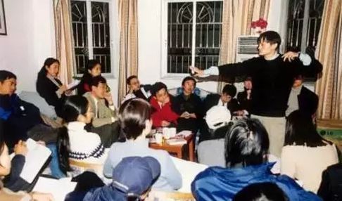 上海滩大佬跌落神坛: 曾比马云还厉害,现在却投案自首