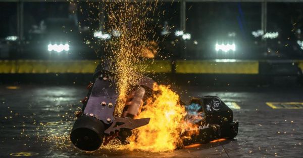 AI错删YouTube机器人视频,背后是人类难以消弭的身份焦虑