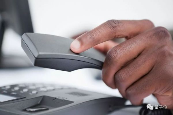 AI骗走173万：伪造老板声音要求转账，赃款几经易手，骗子无影无踪