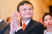 知料 | 55岁的马云要卸任，掌舵者什么时候交棒才算明智