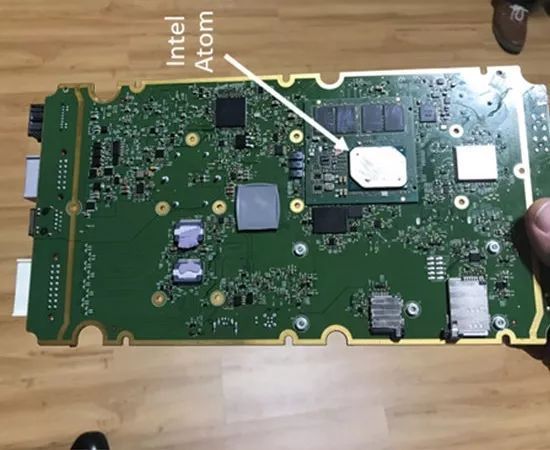 特斯拉智能化路上的左脑+右脑