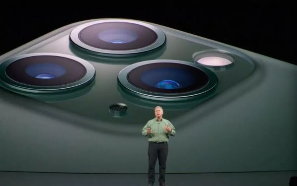 新版iPhone预售热:换机党陷入纠结,黄牛党放弃入场