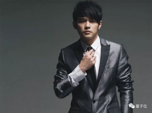 一代偶像终将老去,总有AI正在年轻