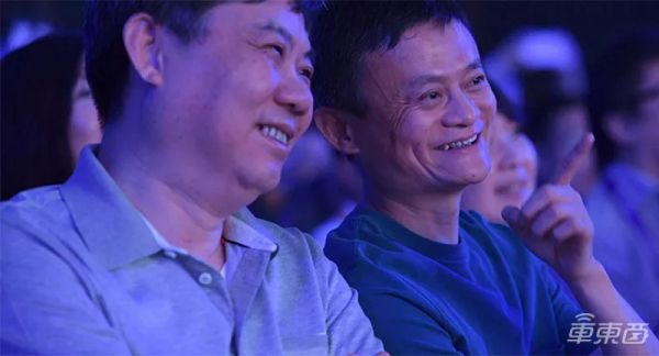 BAT的上车之战:圈地结盟死磕一块屏