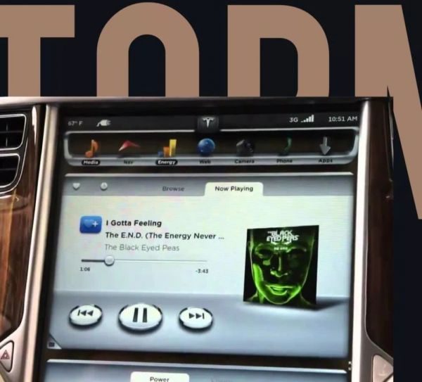 特斯拉软件迭代史：8 年更新后终于带来了卡拉 OK