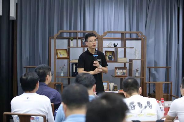 蚂蚁金服总裁胡晓明:企业里最难管的不是员工,而是CEO自己