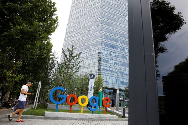 氪星晚报 | 拼多多邀请旅游商家入驻;饿了么口碑3年将扶持100家商超品牌;奔驰母公司否认停研燃油发动机