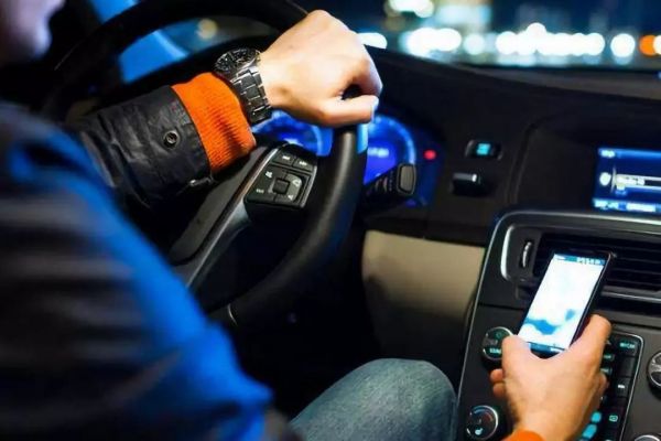 正面PK：Android Auto VS Apple CarPlay