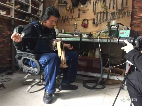 农民自媒体“浮世绘”：抖音、快手们是如何冲击乡土文化的？