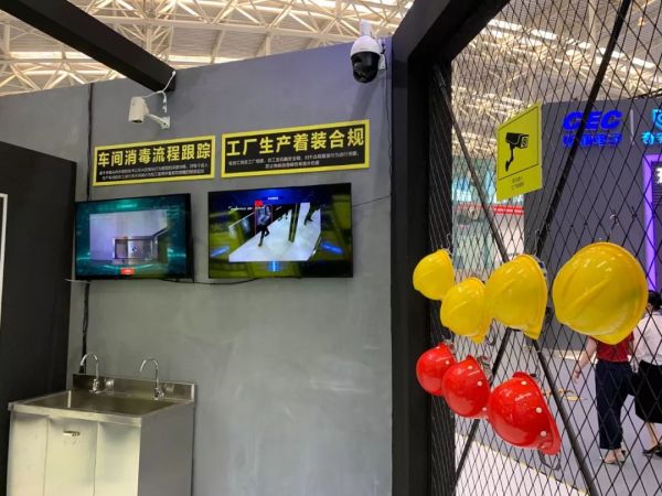 这届年轻人，对泄露隐私这件事已经佛了