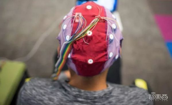 Facebook十亿美元买下脑机接口创企,将打造魔法腕带