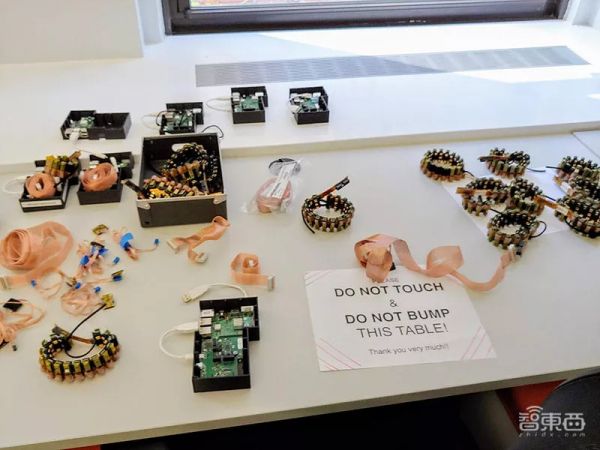 Facebook十亿美元买下脑机接口创企,将打造魔法腕带