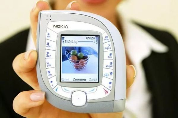 昔日霸主诺基亚：只能翻盖，没法翻身