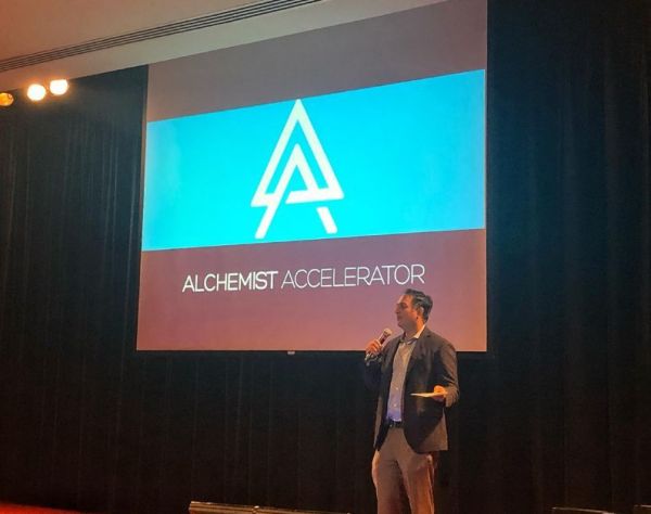 没wifi没网也能用App，10分钟干洗机来了……硅谷初创公司在做啥？