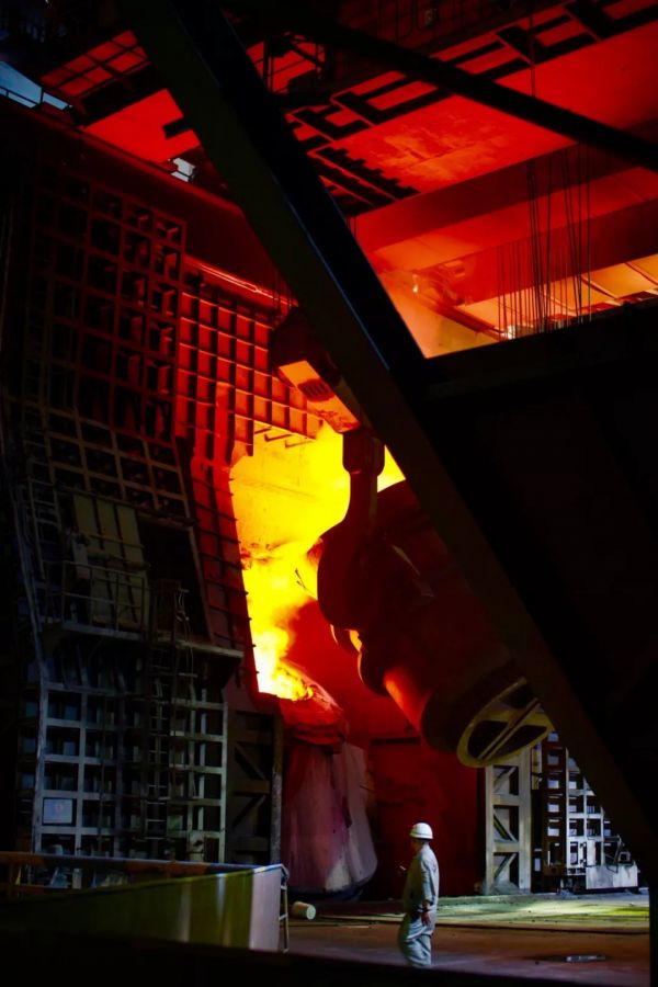 五环外的三个瞬间:炼钢厂、高速路和一辆不停的救护车