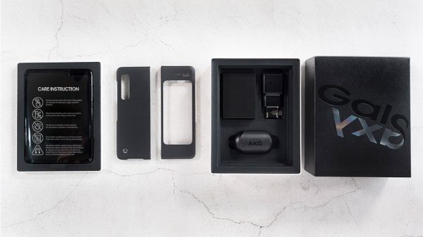 最前线 | 三星Galaxy Fold 迟到五个月，但显示屏仍有缺陷