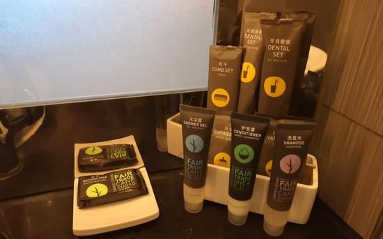 北京诺富特酒店提供的一次性用品。摄影/新京报记者 李木易