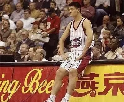 燕京啤酒是第一个赞助火箭队的中国品牌