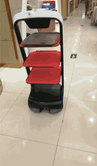 送餐机器人迎来落地潮，亲探北京市场真相，两大玩家斗法