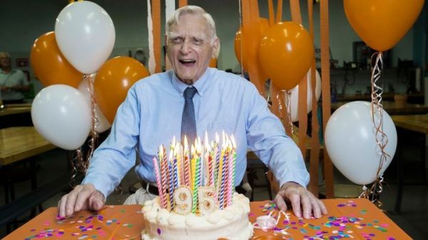 从危险品到为智能手机续命,这个最伟大的发明终于拿到了诺贝尔奖