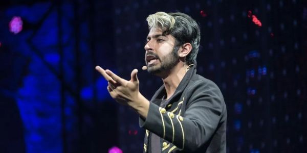 油管AI网红Siraj承认抄袭再上热搜:网课骗钱,人设崩塌,被网友讽刺“搜索机器人”