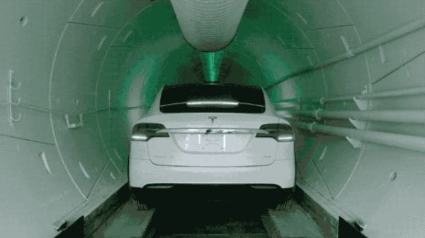 马斯克的“嘴炮”:要在中国挖隧道,通车时速250公里