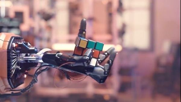 单手解魔方效果惊艳，OpenAI发布最强机器手