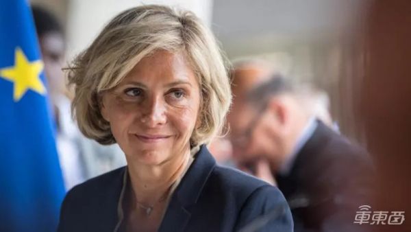 谷歌无人车驶入巴黎,将充当机场大巴