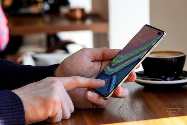 最前线 | 三星Galaxy S10指纹识别被曝漏洞,谁都能解锁手机