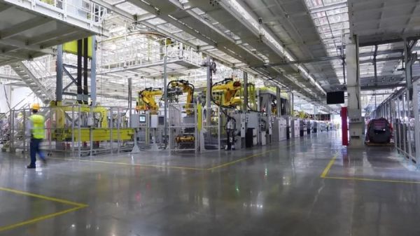 拧巴的李想，黯淡的理想