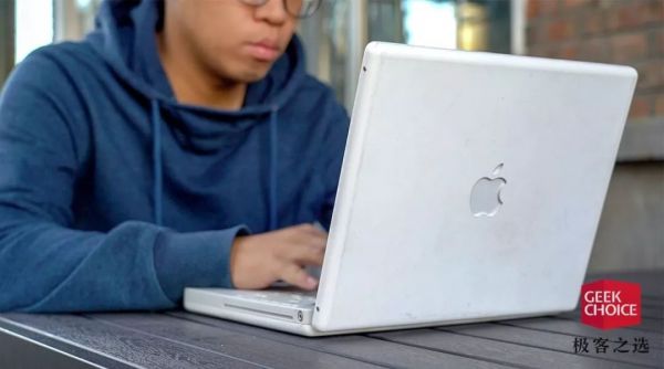 苹果 15 年前一万块的笔记本,竟然比 MacBook 还“良心”?