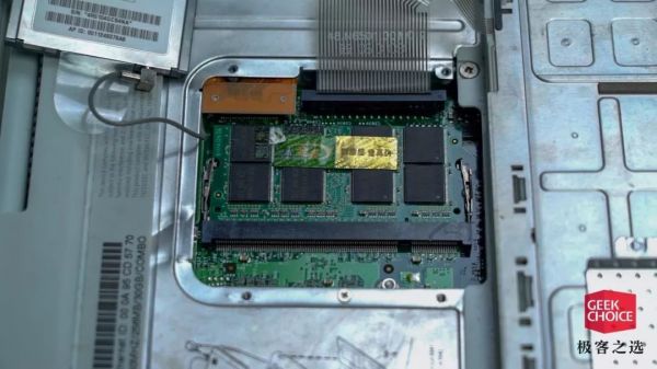 苹果 15 年前一万块的笔记本,竟然比 MacBook 还“良心”?