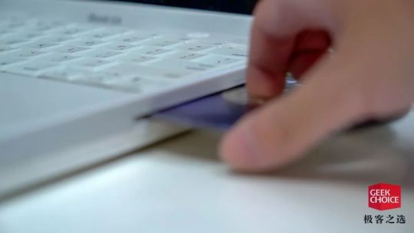 苹果 15 年前一万块的笔记本,竟然比 MacBook 还“良心”?