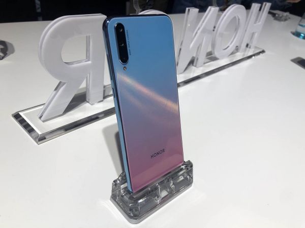 最前线 | 荣耀20青春版主打女性市场,还请了白敬亭站台