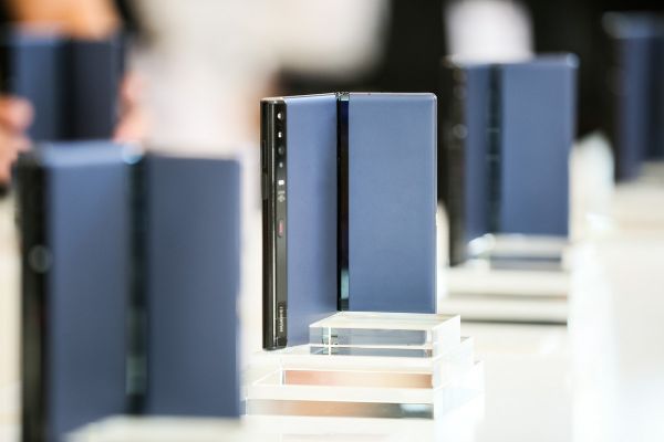 焦点分析 | 华为折叠手机发布了,但折叠机的春天还没有来