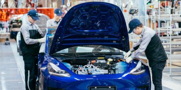 特斯拉国产Model 3下线，周产3000辆或引行业“地震”