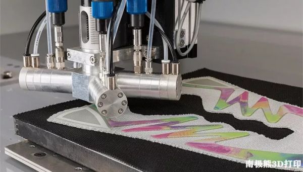 潮科技 | 多材料全彩色3D打印鞋面技术来了,Voxel8完成DSM领投的B轮融资