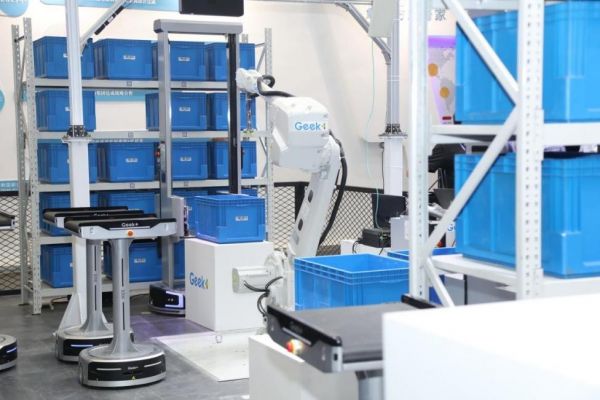 极智嘉携新品亮相2019亚洲物流展:推出柔性无人仓解决方案和小型搬运机器人