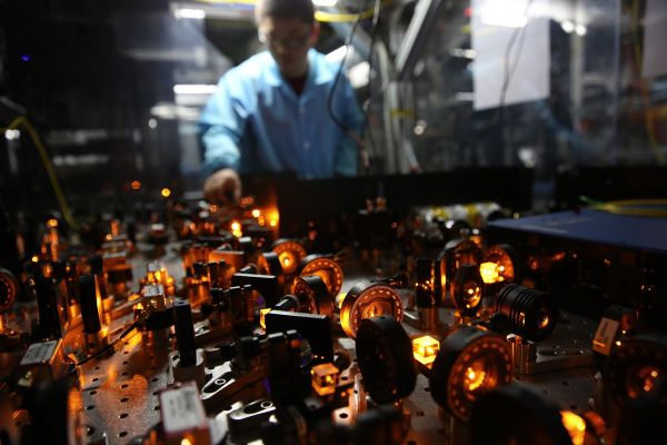 最前线| 谷歌实现“量子霸权”?中国科学家:明年我们也能实现