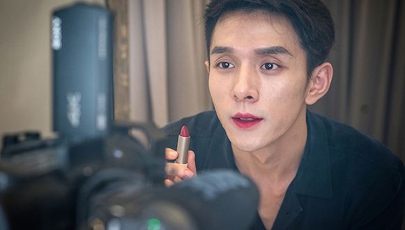 “口红一哥”李佳琦。图片来源：视觉中国