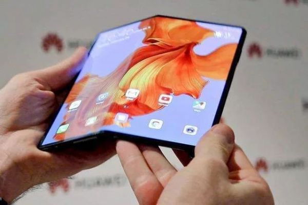 当苹果拿起“保温杯和手串”