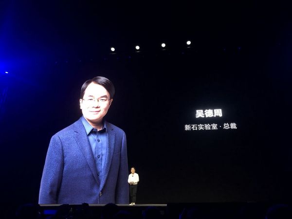 最前线 | 没有罗永浩的坚果手机,多了字节跳动的“特权”