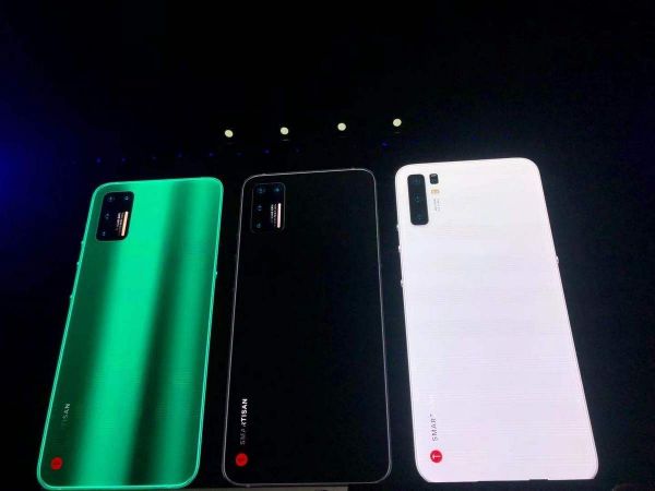 最前线 | 没有罗永浩的坚果手机,多了字节跳动的“特权”