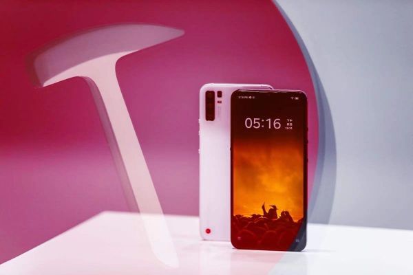 焦点分析 |​ 告别了罗永浩，坚果手机能在字节跳动旗下重生吗？