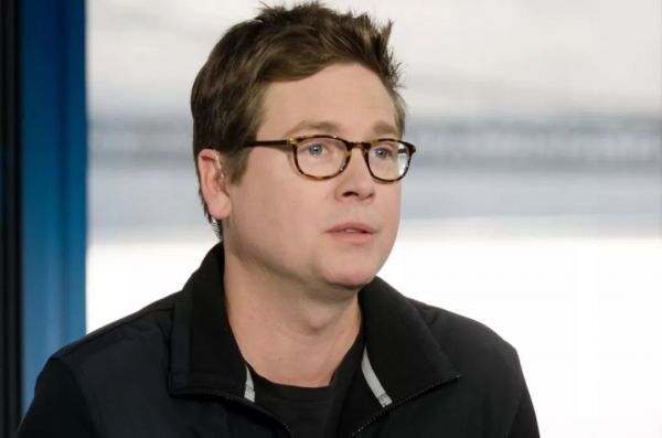 面对政治广告,推特和脸书背道而驰