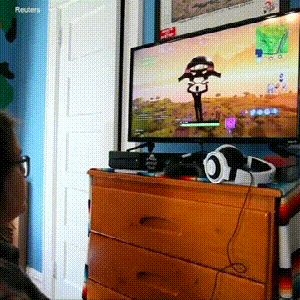 放下电子产品,不然孩子真的会变傻