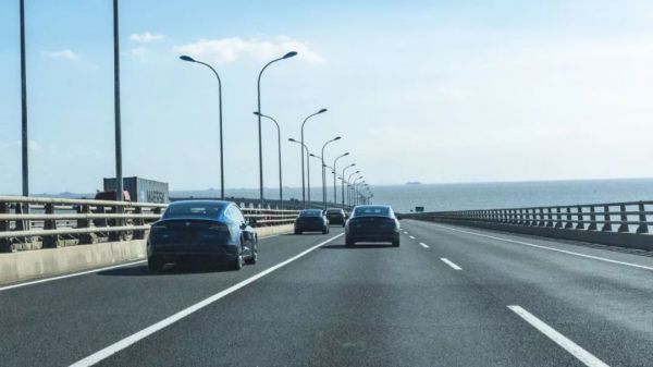 我开着的这台 Model 3,与它背后的奇迹工厂